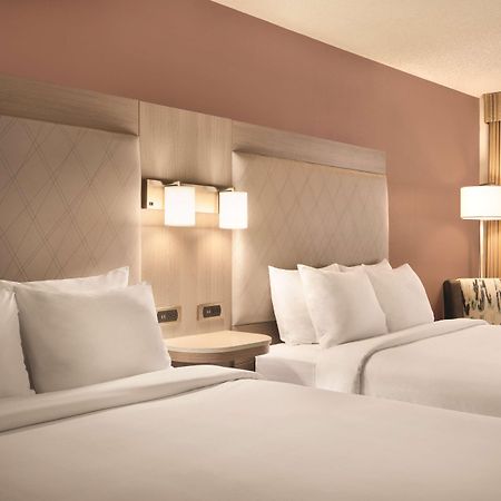 Radisson Hotel Lenexa Overland Park Экстерьер фото