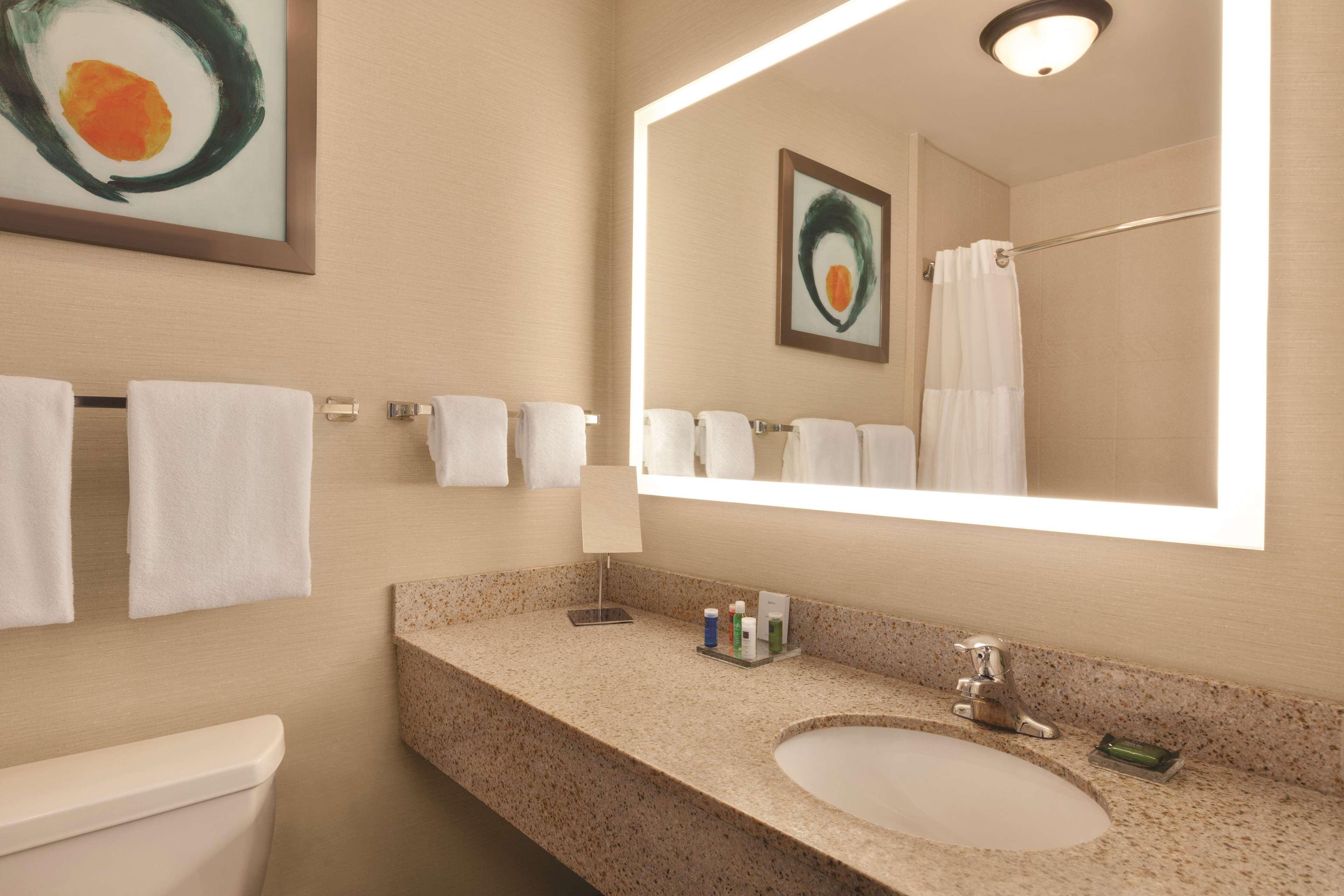 Radisson Hotel Lenexa Overland Park Экстерьер фото