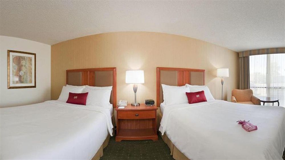 Radisson Hotel Lenexa Overland Park Экстерьер фото